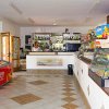 Interno di un bar con bancone e frigo gelati Algida.